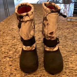 Boys Kamik snow boots -size 6
